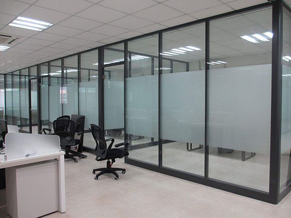 合肥办公室玻璃隔断装修样式