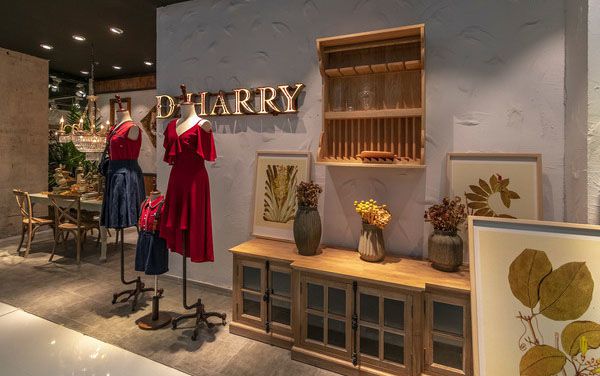 服装店装修 (1).jpg 服装店装修 (1).jpg