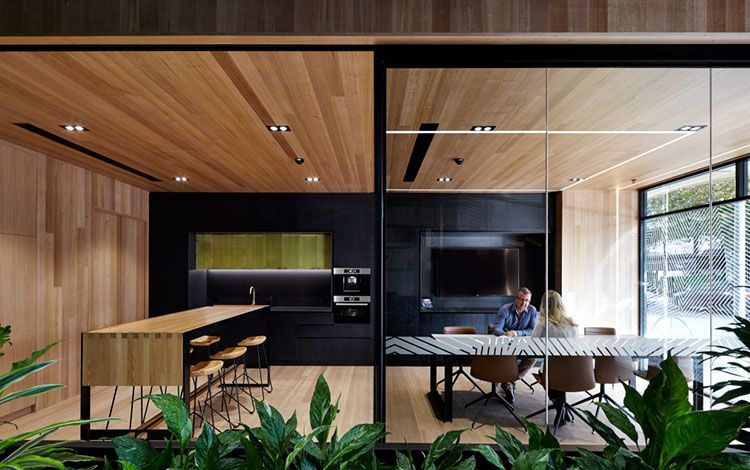 合肥办公室装修选木地板还是选瓷砖？