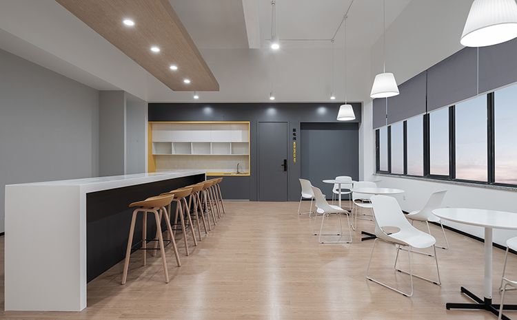 轻快简洁的办公室设计，增加空间属性的弹性